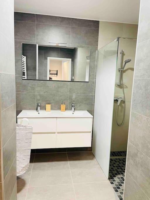 Luxury New Flat W Terrace & Parking